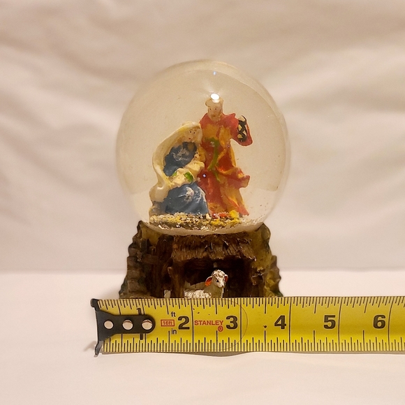 Vintage Snowglobe Musical San Francisco Music Box Christmas Nativity Scene Globe - Picture 9 of 11